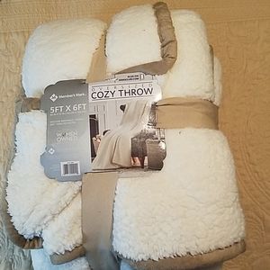 Oversized Cozy Throw (5' x 6')